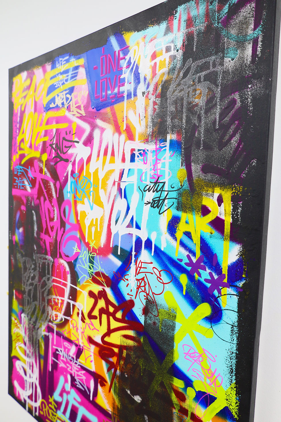 Miniature : Art urbain en toile : graffiti coloré et moderne signé Vincent Bardou. Tags et ambiance night street pour un intérieur contem