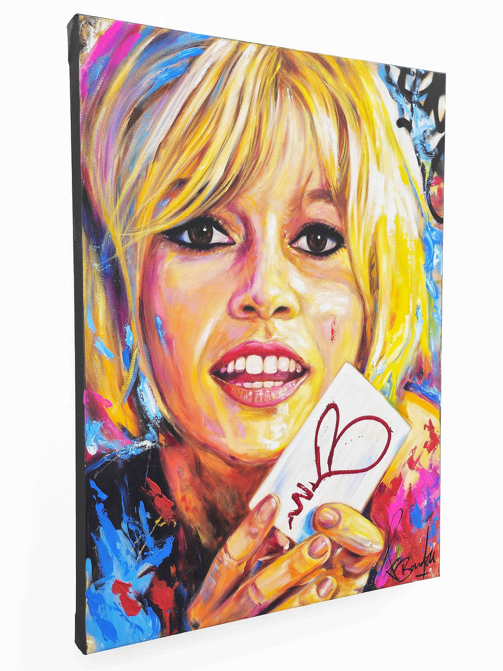 Tableau Brigitte Bardot représentant l’icône française tenant une carte avec un cœur.