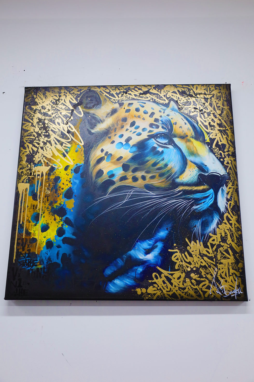 Thumbnail: Affiche gold panther en pop art graffiti sur toile idéale pour décorer un salon une chambre ou un bureau tendance.