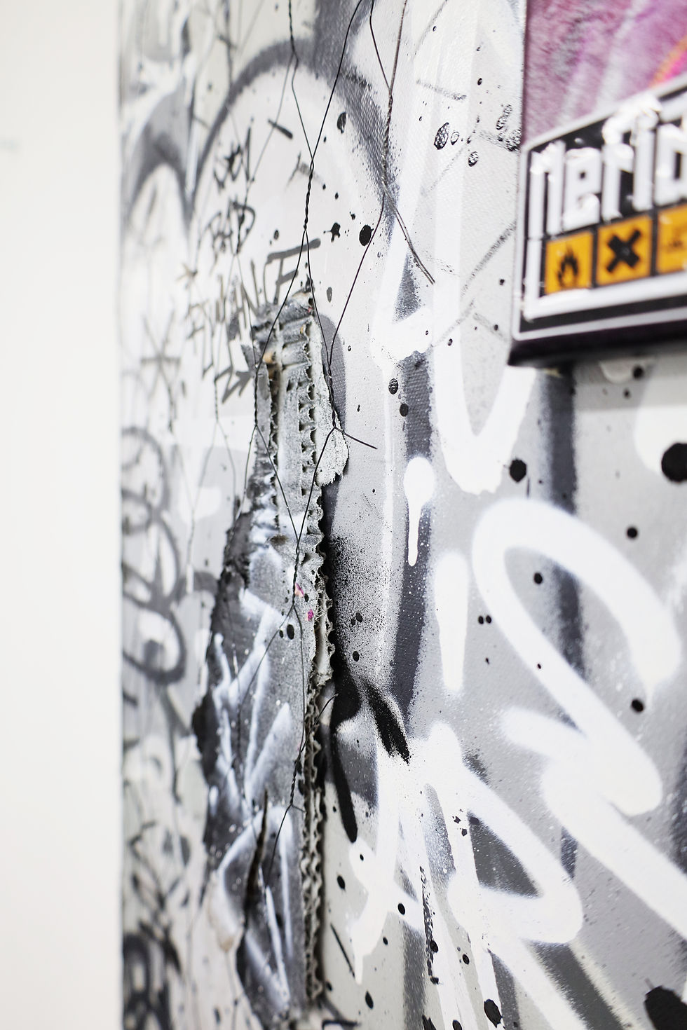 Thumbnail: street art and graffiti paintings? Discover Graffiti Vandal, a striking artwork available in Vincent Bardou’s Miami-based