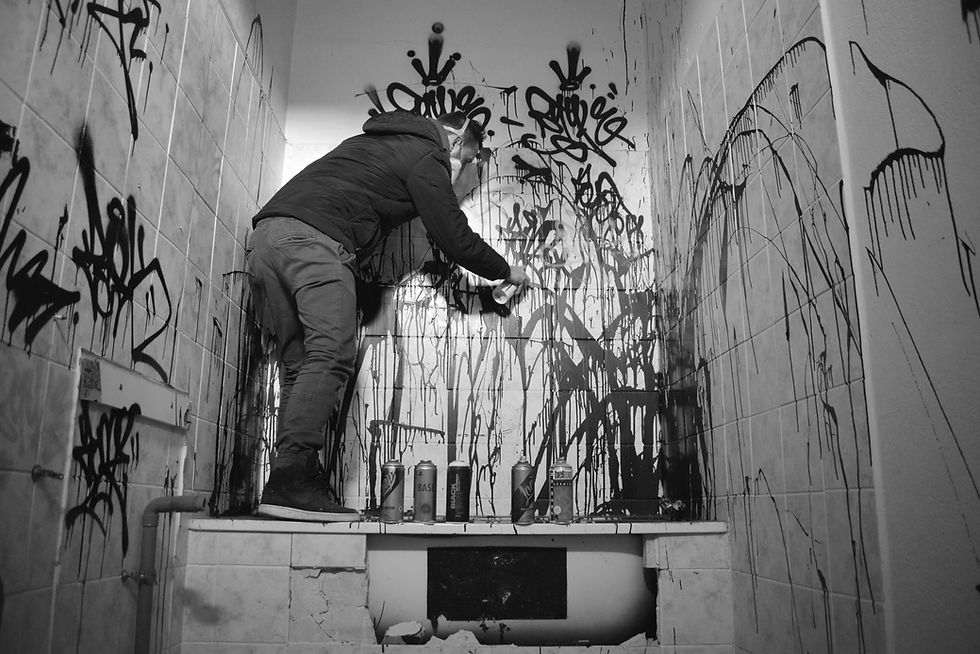 Is Vincent Bardou the new Banksy of street art? Explore his stunning creations mixing painting, stencil, and graffiti. Find exclusive photos and artworks inspired by Banksy and contemporary urban art.