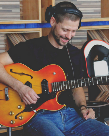 Ben im Studio_edited.png
