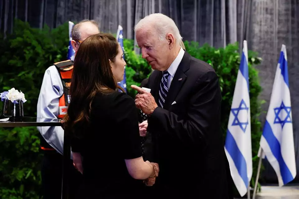 La femme médecin témoigne de ce qu'elle a vueà Monsieur Biden