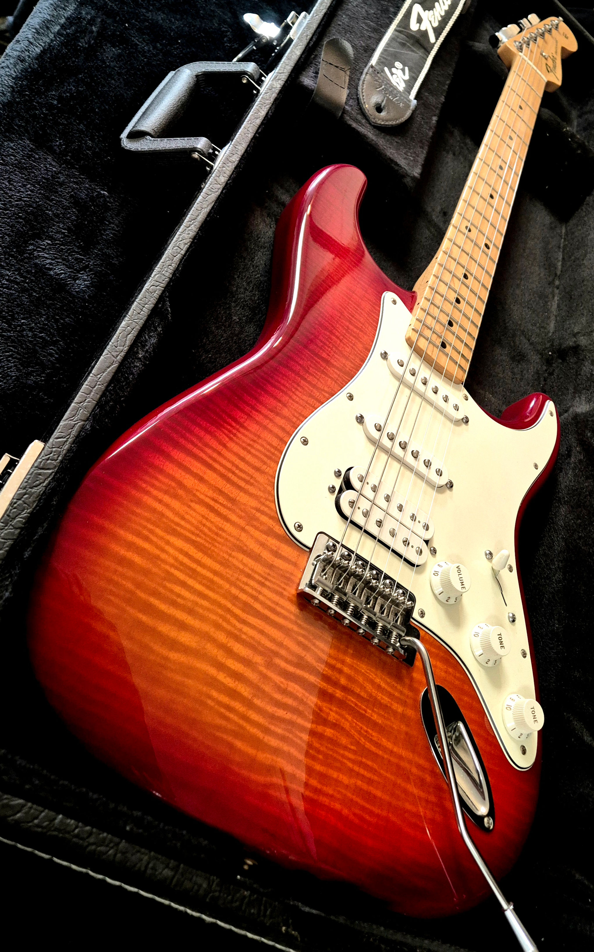 2014 Fender Player Series HSS Plus-Top Stratocaster & Hard Case