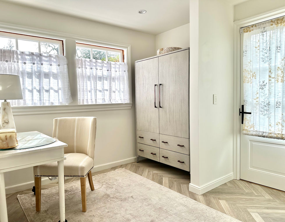 Dressing room design in guest room suite.