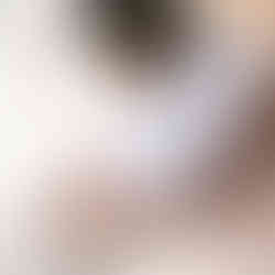 مرشحون لصالونات التجميل في الخليج أثناء تلقيهم تدريب احترافي لرفع مهاراتهم وتحضيرهم للعمل.