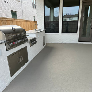 Modern Painted  Brick Outdoor Kitchen with Concrete Spray Deck Patio
