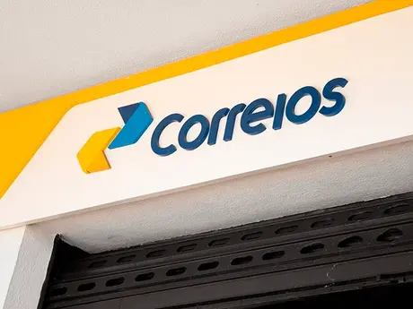 Aposentados e pensionistas já podem contestar descontos indevidos no INSS presencialmente nos Correios