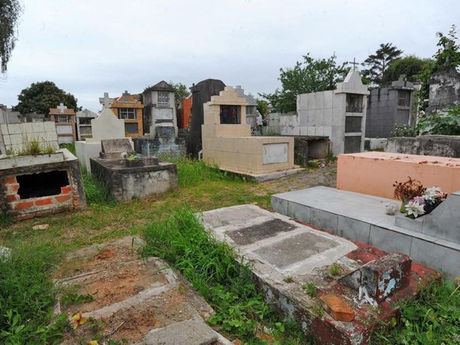 Projeto de vereador Vítor Costa que autoriza criação de calendário de manutenção dos cemitérios municipais é aprovado na Câmara de Divinópolis