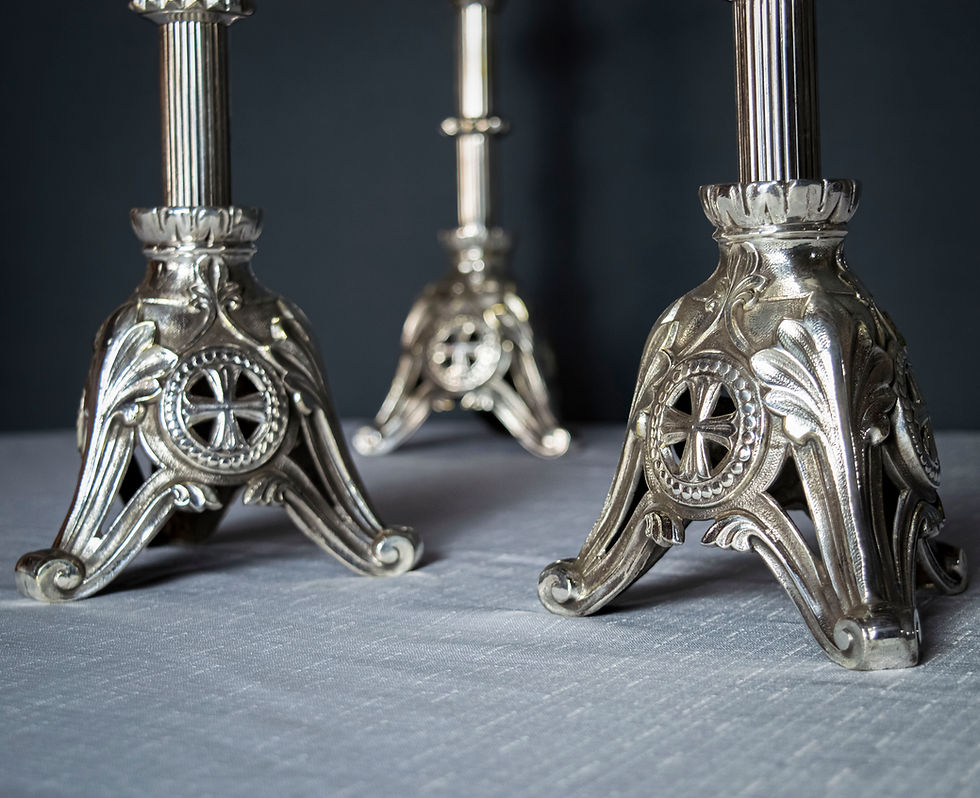 Miniatura: Trio de Antigos Castiçais Sacros de Igreja
