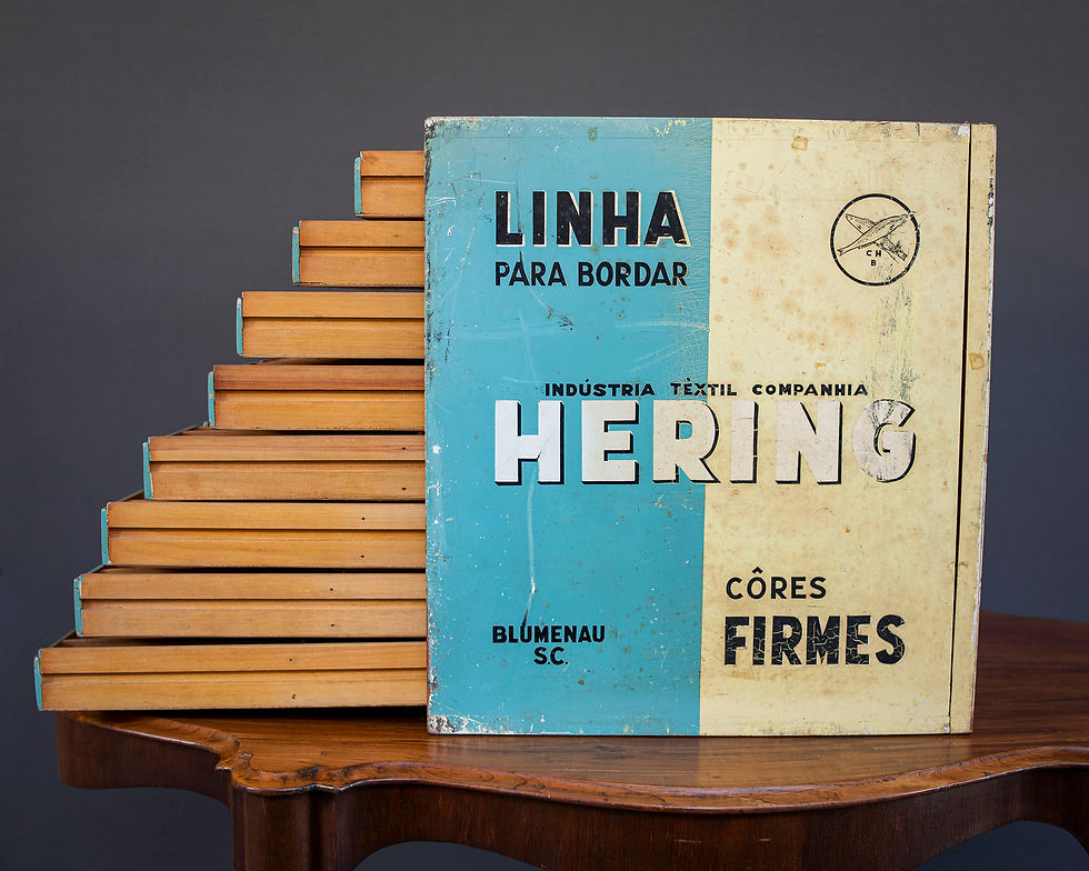 Miniatura: Expositor da Hering