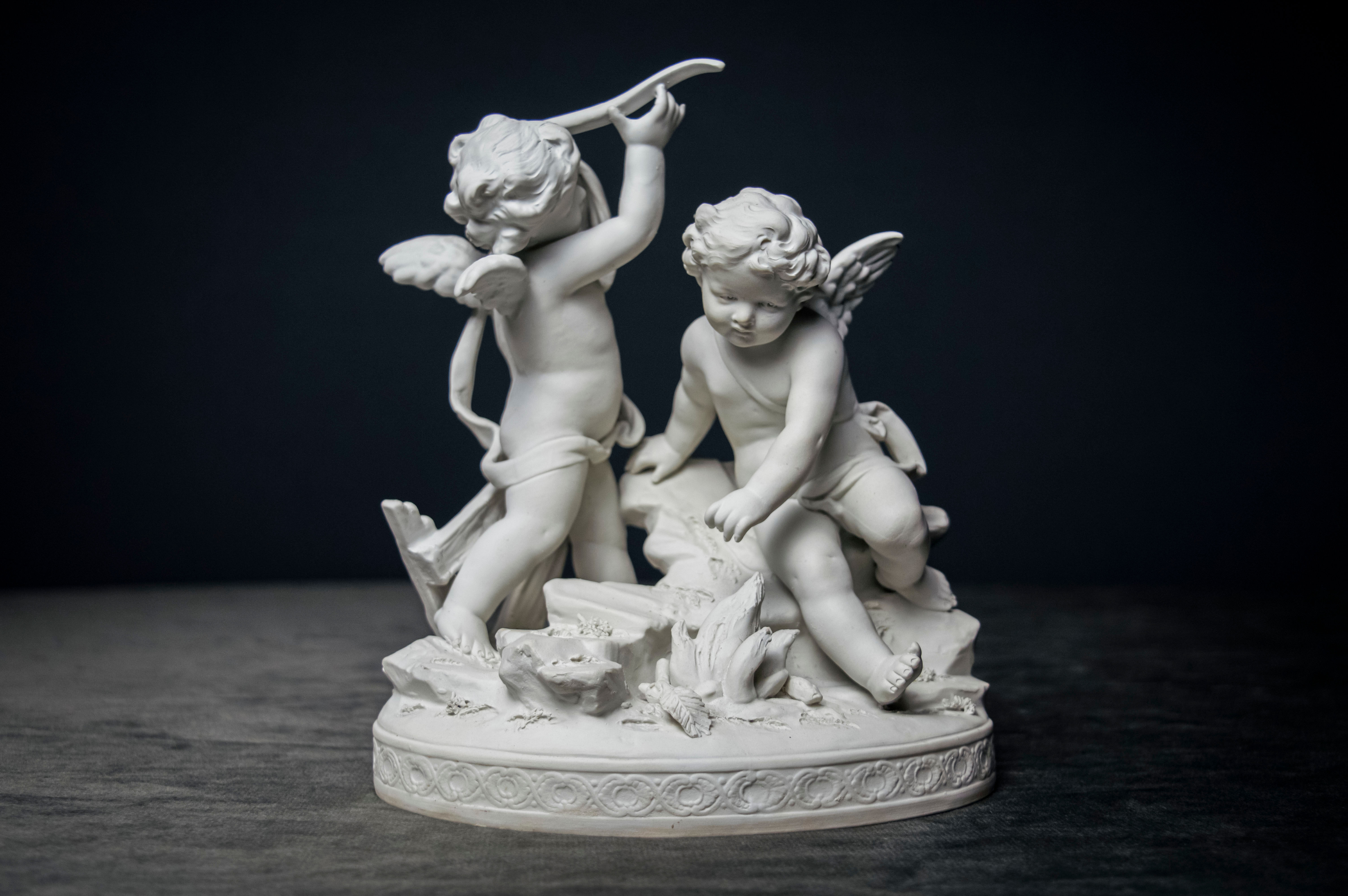 Escultura Francesa em Biscuit de Sèvres