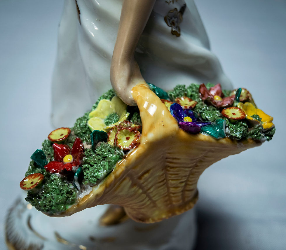 Miniatura: Figura de Porcelana de Dama Européia