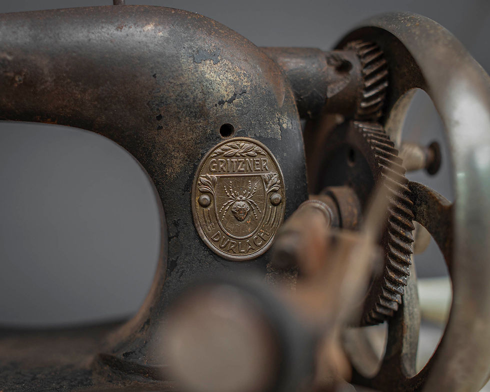Miniatura: Máquina de Costura Gritzner Durlach – Século XIX