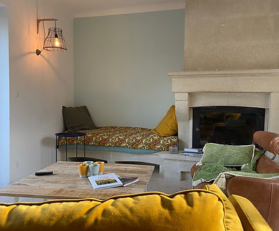 salon avec cheminée