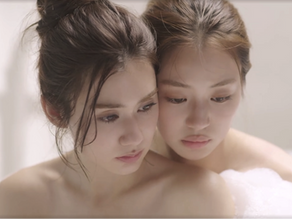 Parn and Peem relax together in a bathtub the morning after their ordeal with Songsak in Pls Love Episode 4.