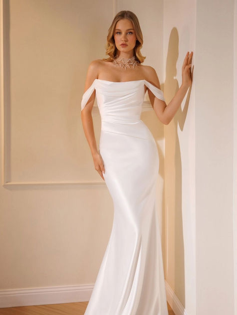 Satin Brautkleid im Fit & Flare Stil mit Carmen-Träger