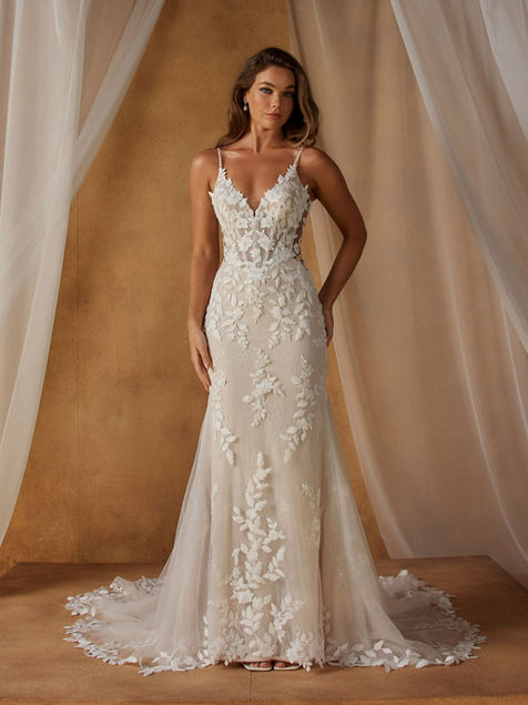 figurbetontes Brautkleid mit Spitze und V-Ausschnitt