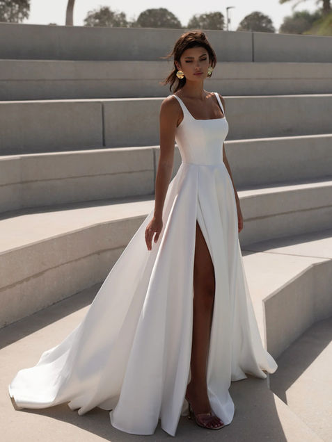 A-Linien Brautkleid Aliana, schlicht, Beinschlitz, breite Träger, Designer: Romanova Atelier erhältlich bei MaBelle Brautboutique