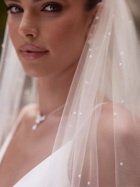 Brautschleier mit Perlen