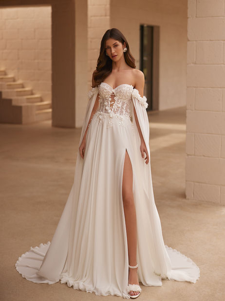 Brautkleid aus Chiffon, mit Spitzen-Korsage, fliessendem Rock von Elizabeth Passion