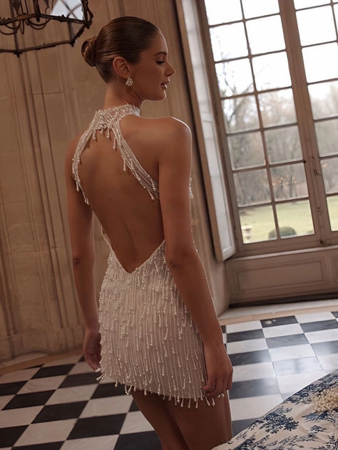 Kurzes Brautkleid mit Perlen und Neckholder für die Party nach der Hochzeit