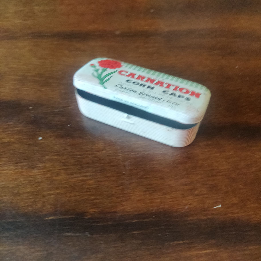 Vintage small carnation corn caps decorative tin 1950s
