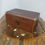 Minijatura: Antique early 20th century leather bound silk lined oak jewelry box 