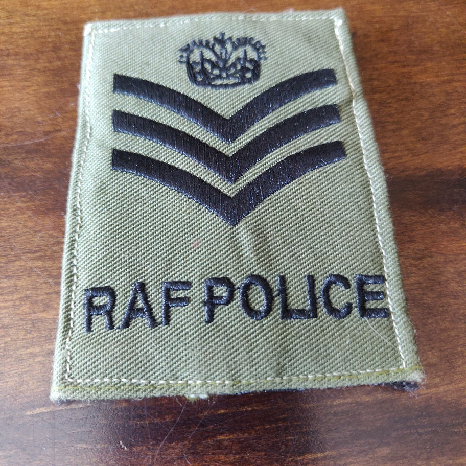 Vintage RAF ( Royal Air Force) military police canvas badge original !!