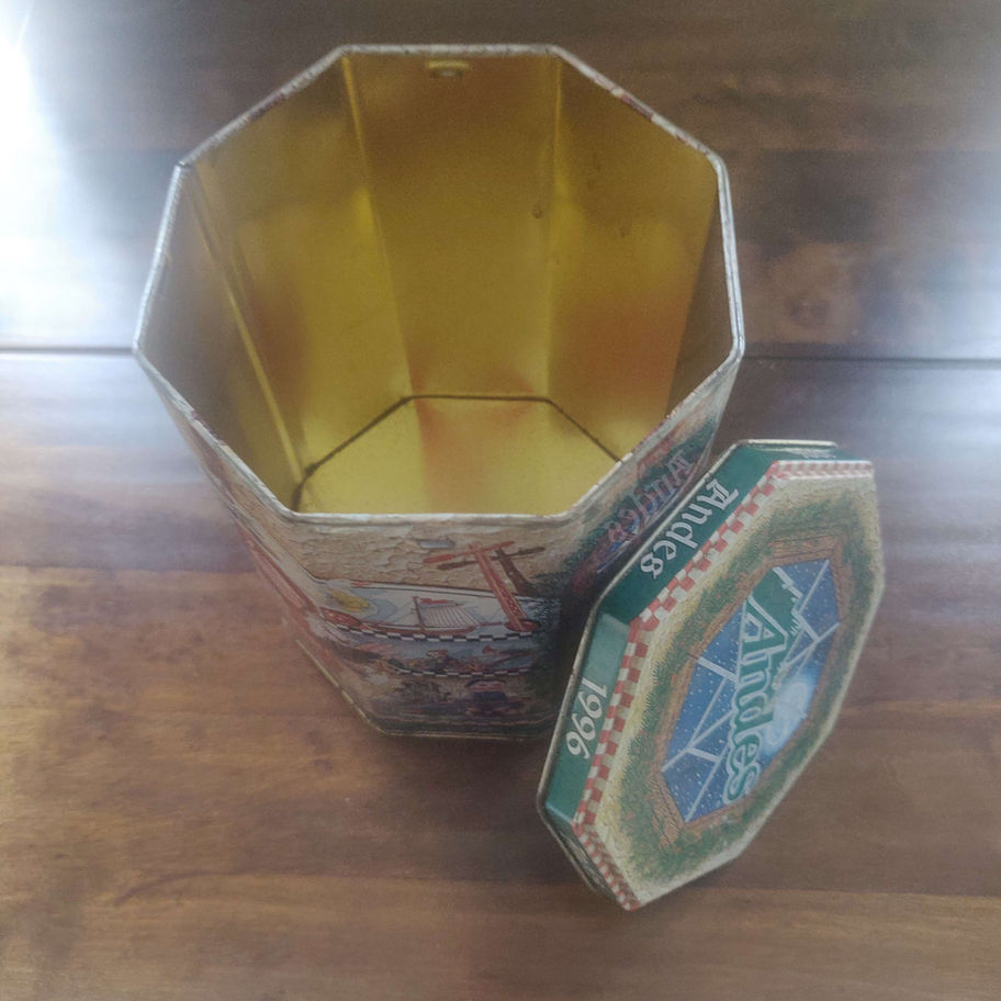 Vintage 1996 andes thin mint biscuit tin Xmas themed