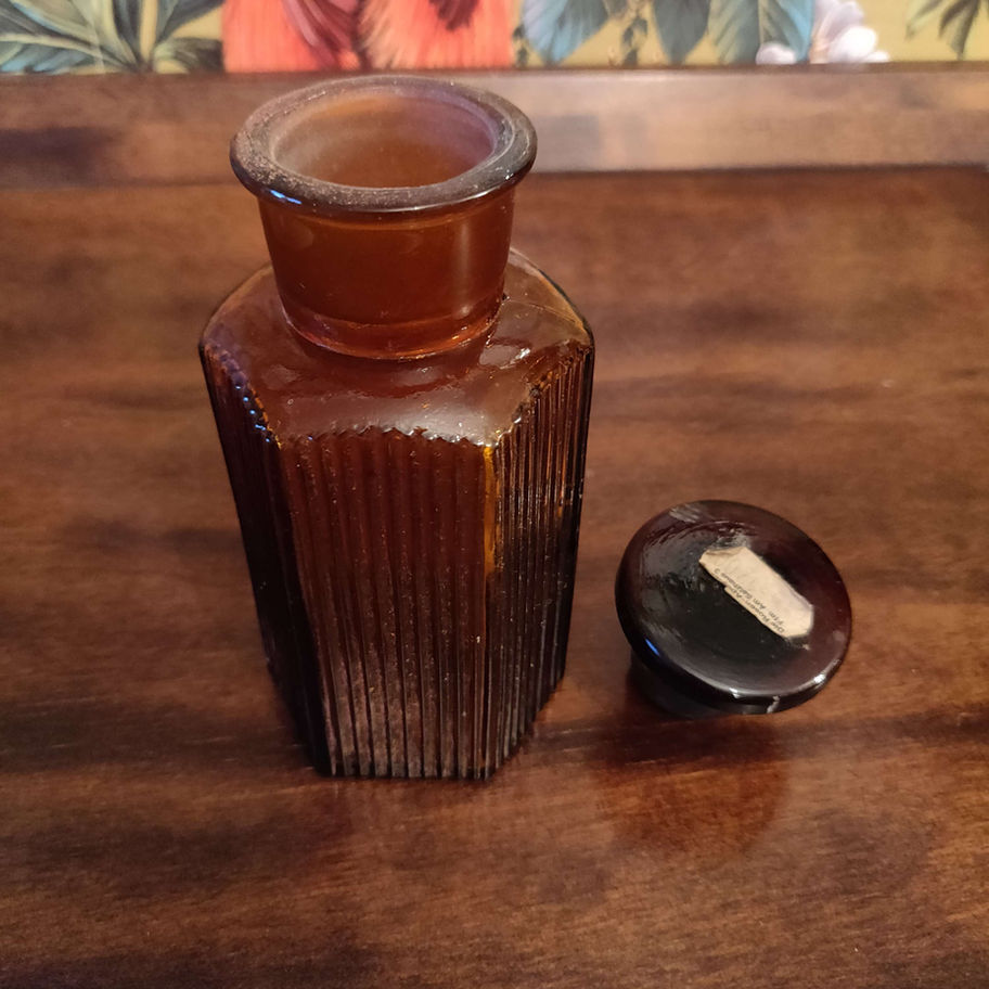 Antique small apothecary poison bottle die rosen -apotheke ffm.salzhaus 3