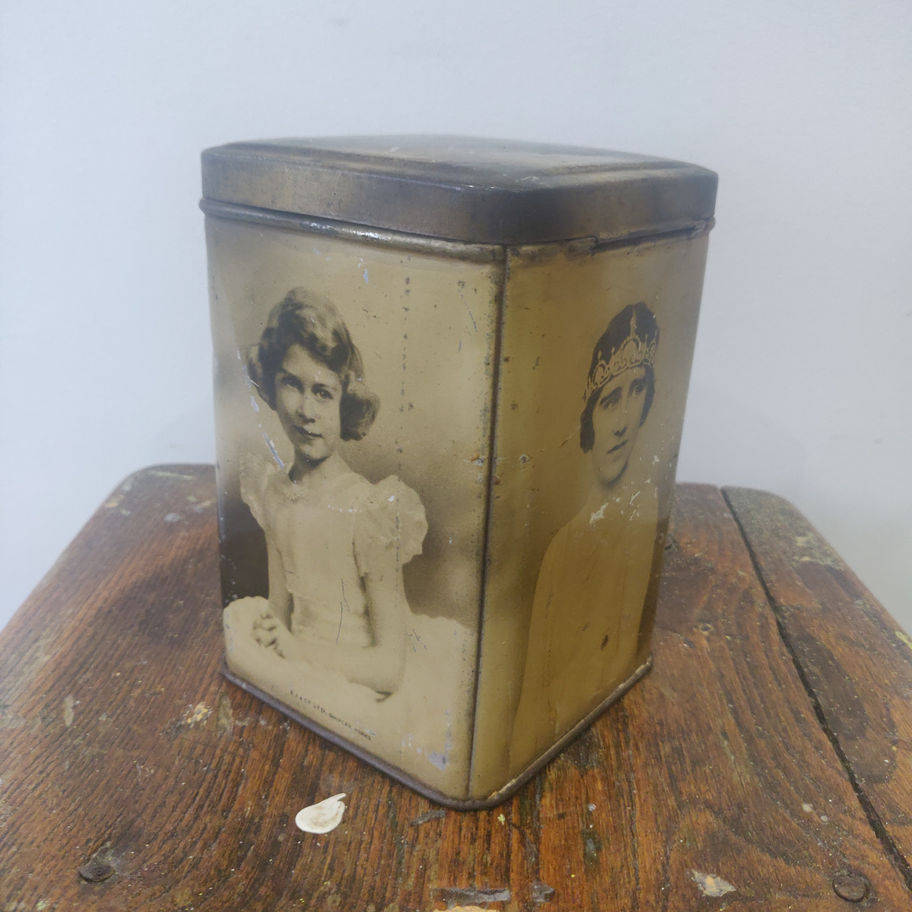 Vintage 1937 king George VII coronation biscuit tin by E.I. co Ltd rare !!