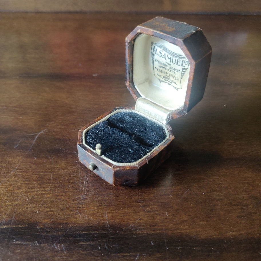 Vintage 1940s 50s faux tortoise shell and leather finger ring box  by H Samuel
