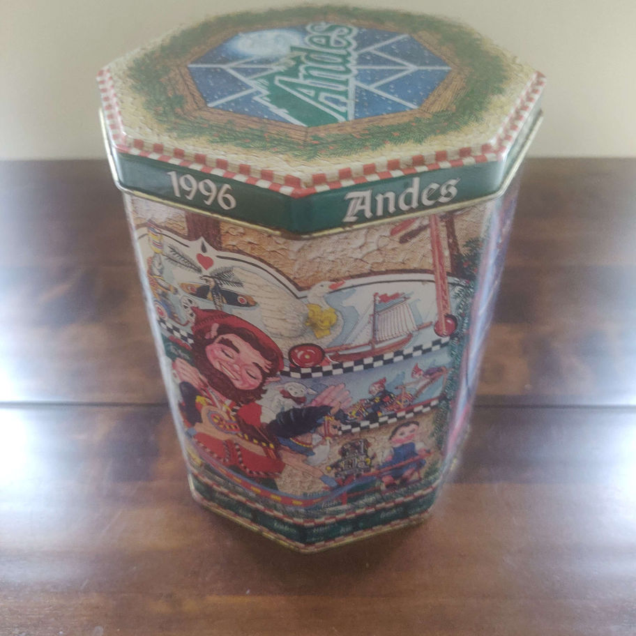 Vintage 1996 andes thin mint biscuit tin Xmas themed