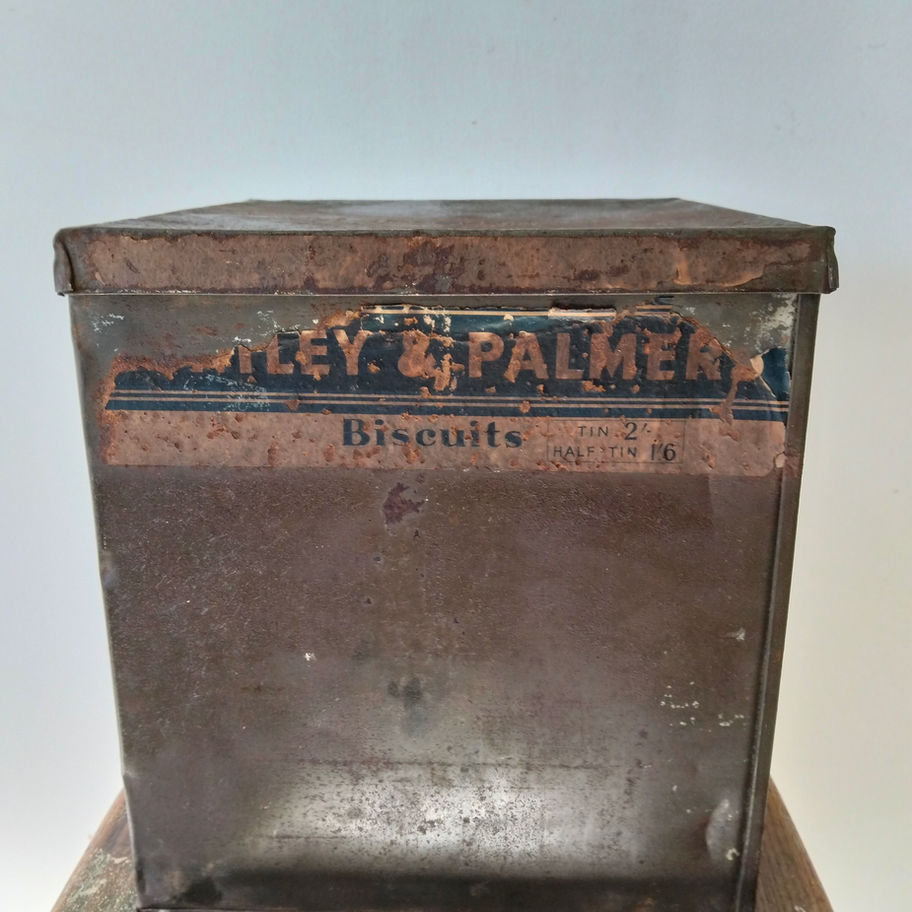 Antique Huntley & Palmers “Rich Tea” shop counter Biscuit Tin Superior Reading