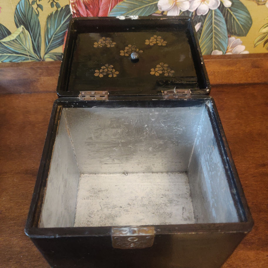 Antique Victorian late 19th century or early 20th century Japanese Tea caddy