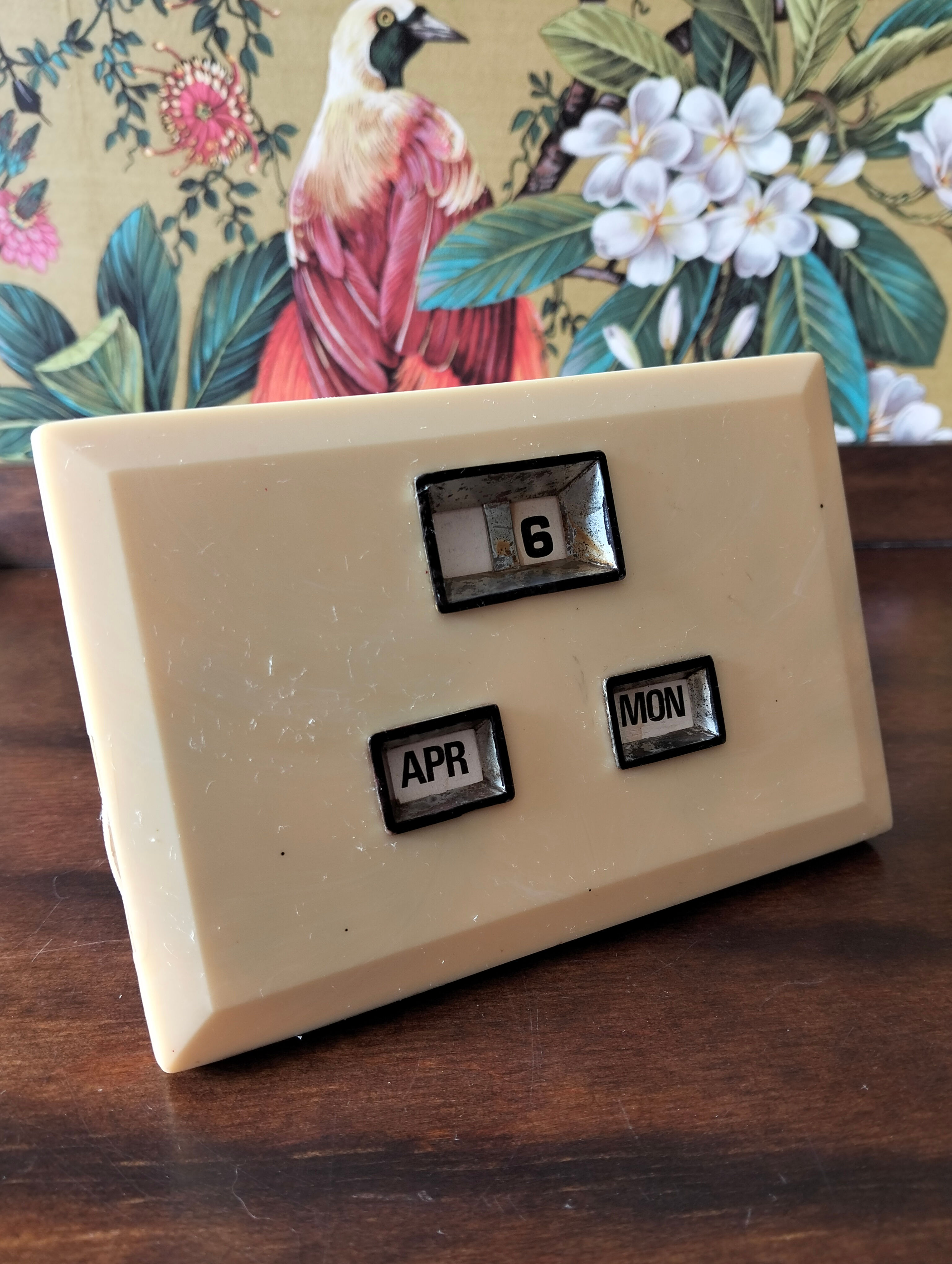 Vintage Mid-Century Perpetual Desk Calendar – Made in Hong Kong – Cream Plastic Lucite Style