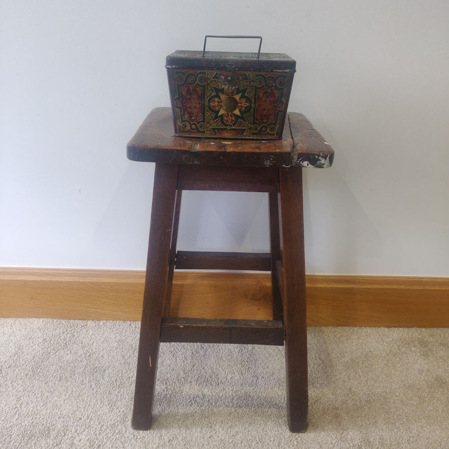 Vintage Huntley and Palmer's highly decorated rare and in amazing condition tin
