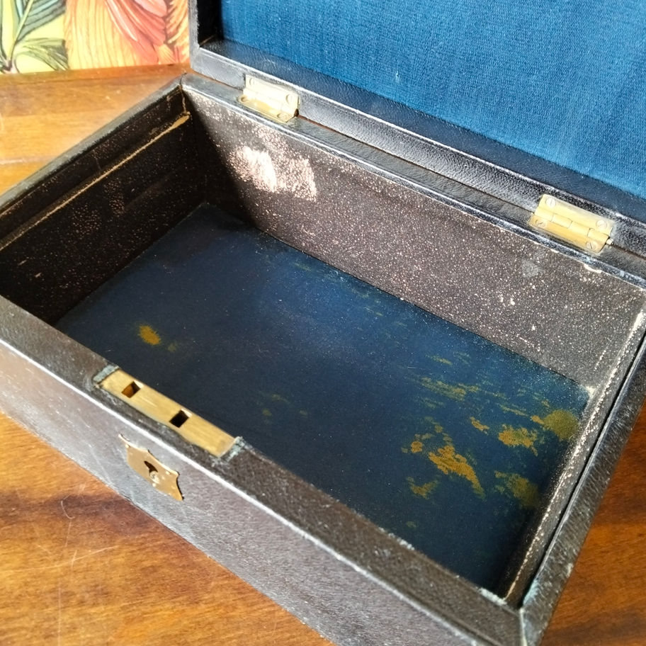 Vintage Black Leatherette Jewellery / Keepsake Box with gold decorative lines