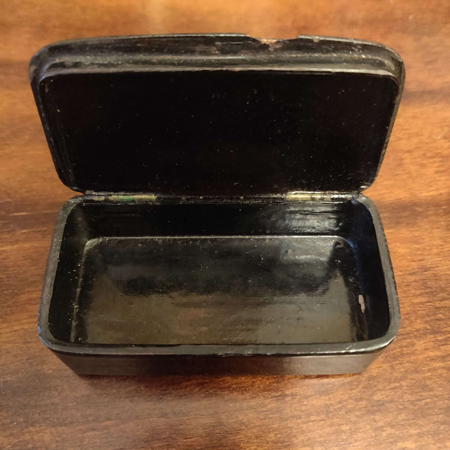Antique probably Edwardian snuff box with pewter cartouche and decoration