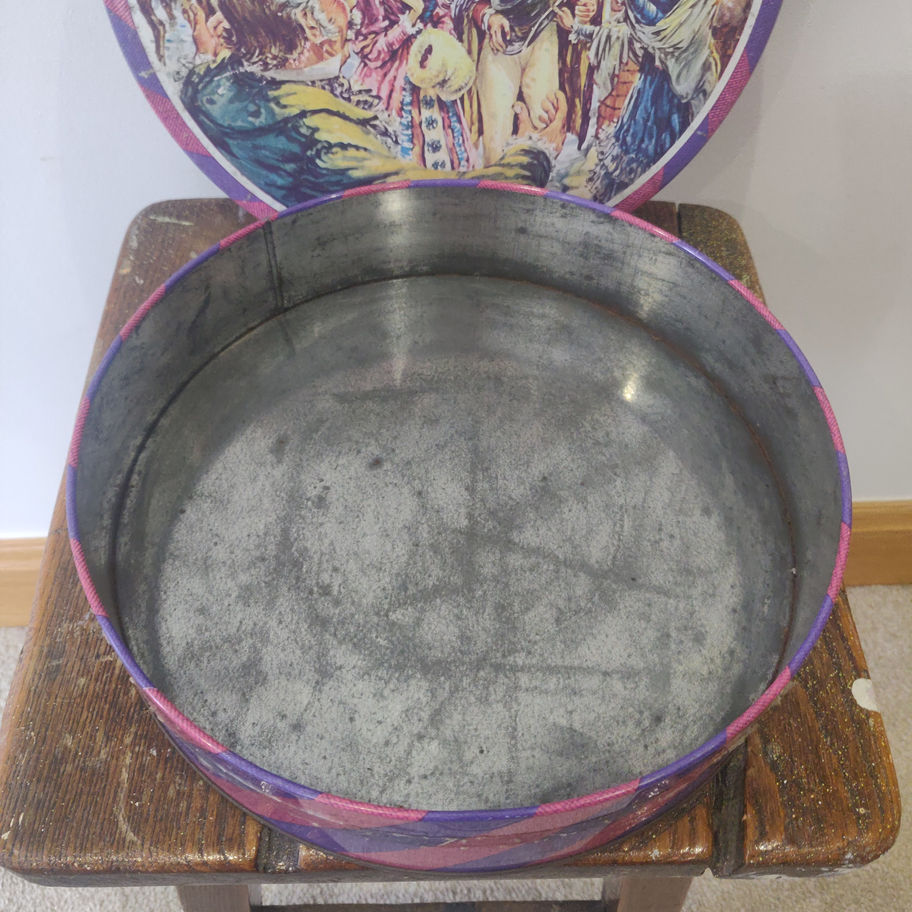 Antique early 20th century or late 19th century Macfarlane Lang & co biscuit tin