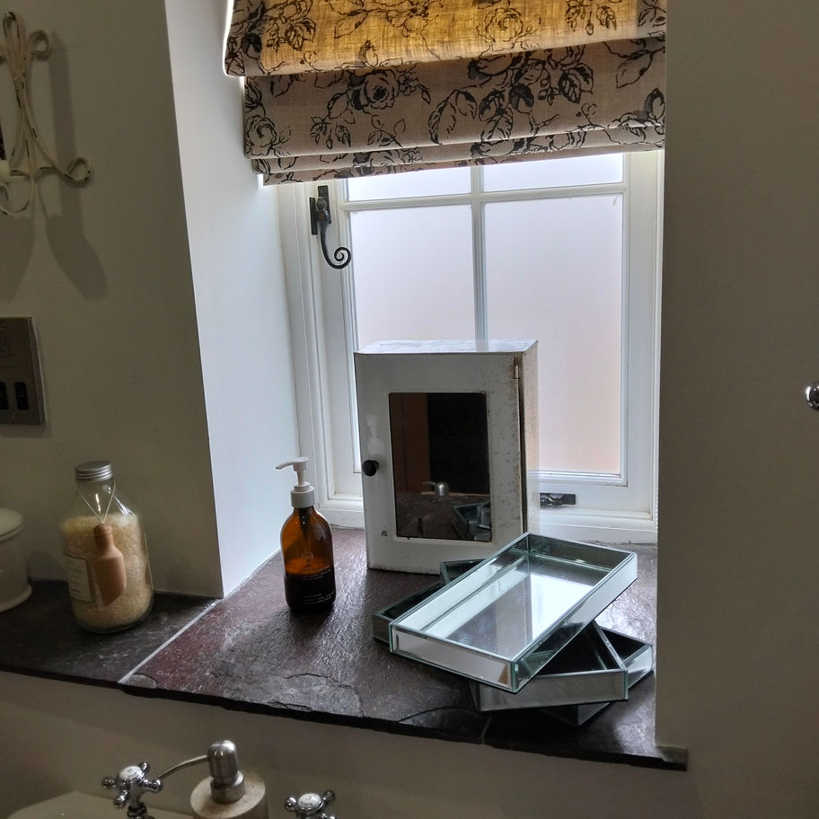 Vintage Industrial Metal Mirrored Bathroom Cabinet – Distressed White Medicine