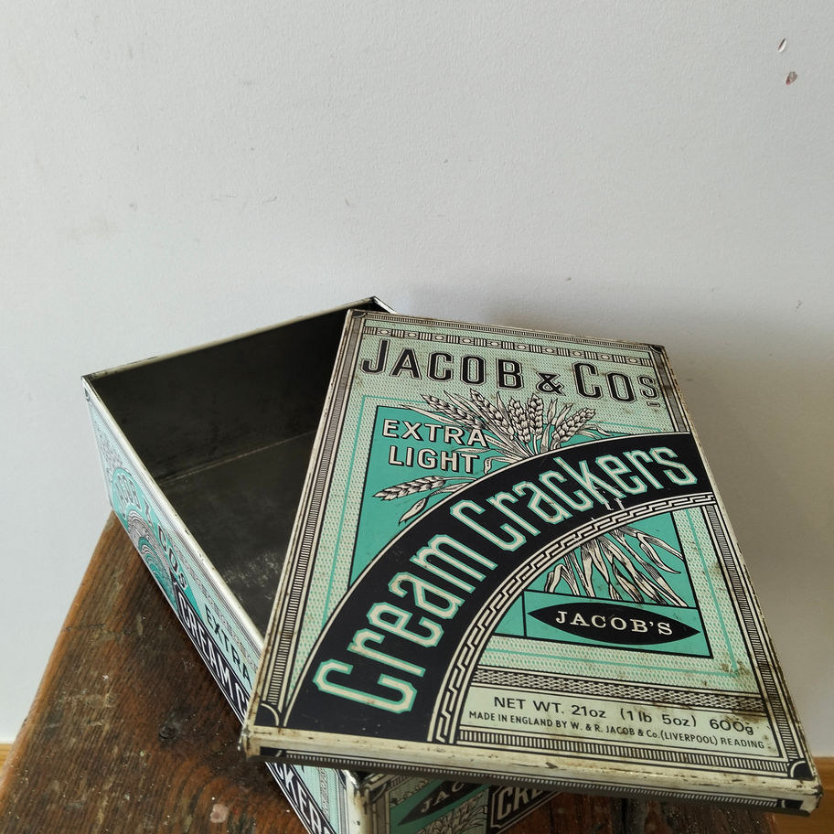 Vintage Jacob & Co’s Extra Light Cream Crackers Tin – Blue Advertising tin