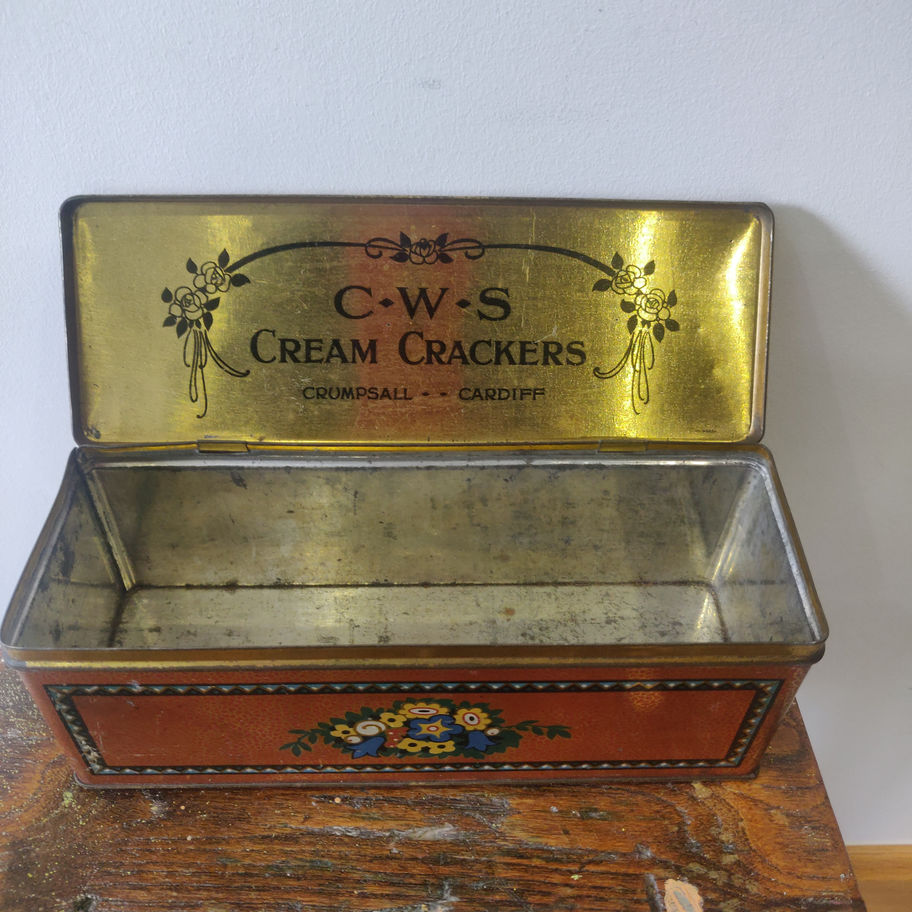 Antique early 20th century lithograph c.w.s ( co op society) cream cracker tin