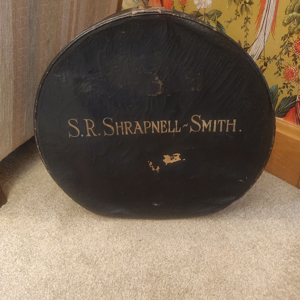 Antique Victorian late 19th or early 20th century silk lined leather hat box