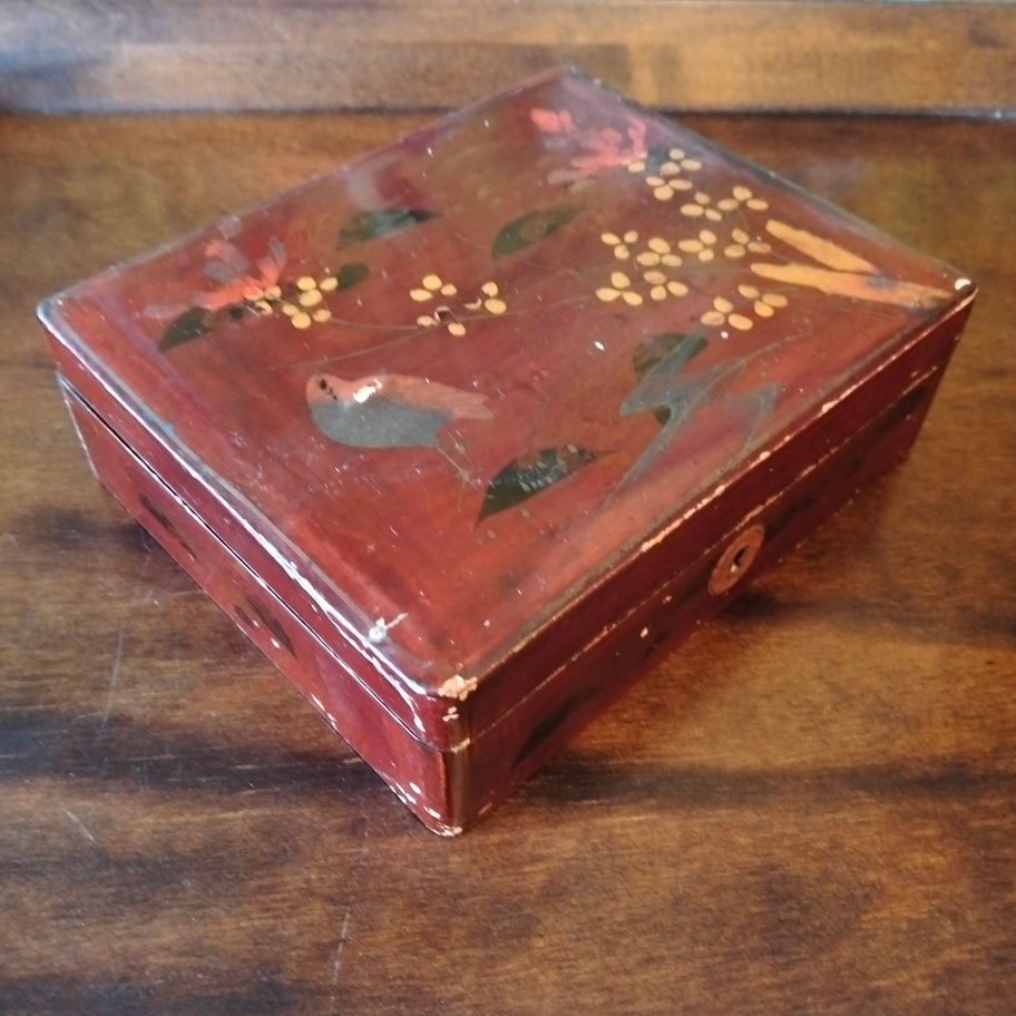 Vintage Chinese red lacquered box with hand painted bird decoration
