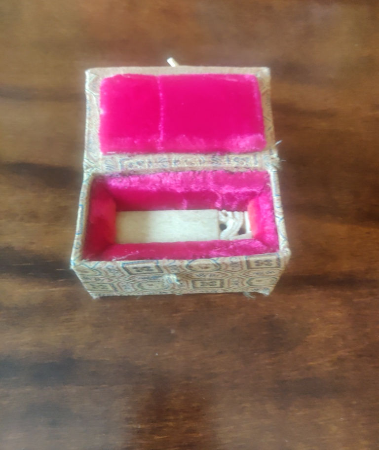 Vintage Chinese stone hand carved stamp in original velvet lined box