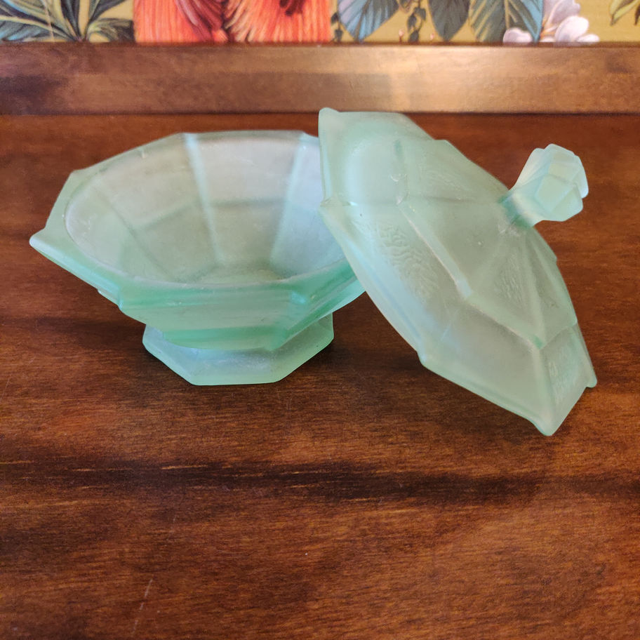 Antique art deco 1920s uranium glass dressing table jar incredible condition