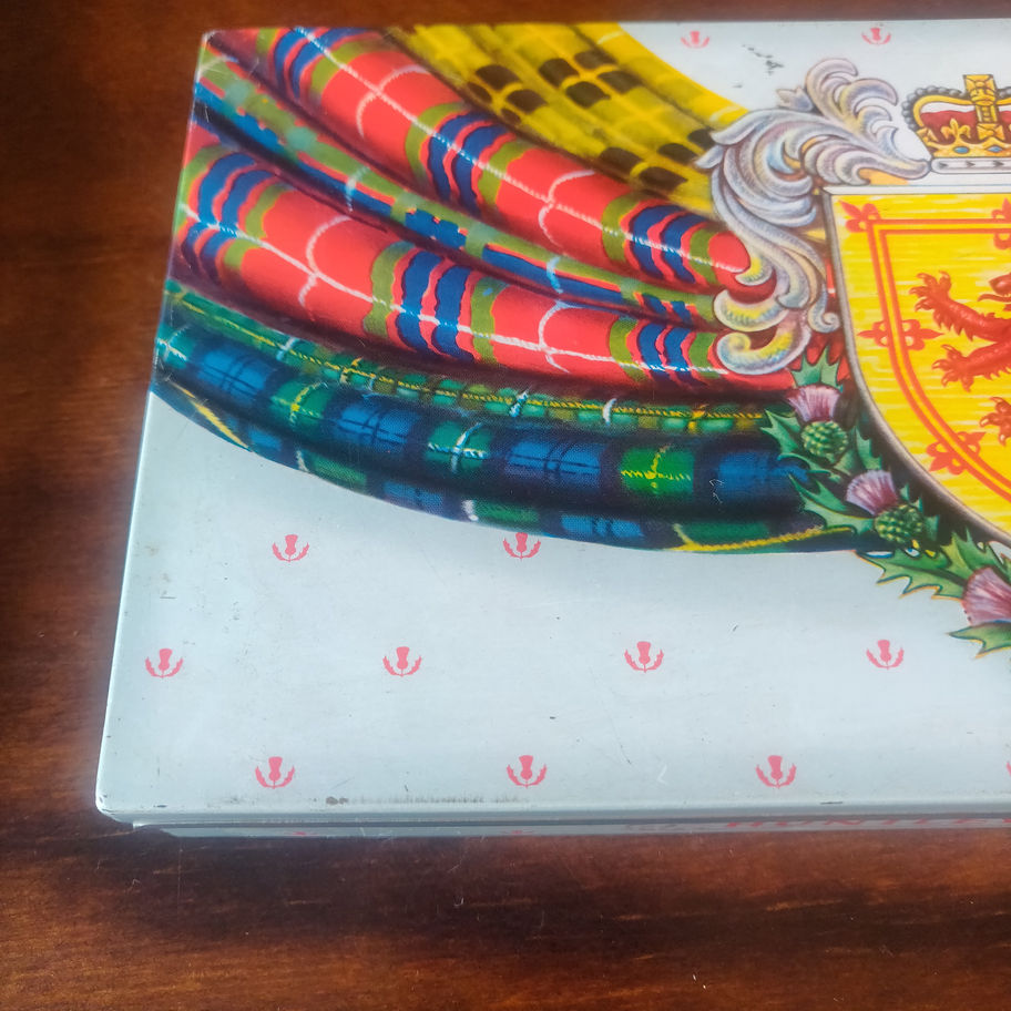 Vintage Huntley and Palmer's Scottish themed biscuit tin amazing condition