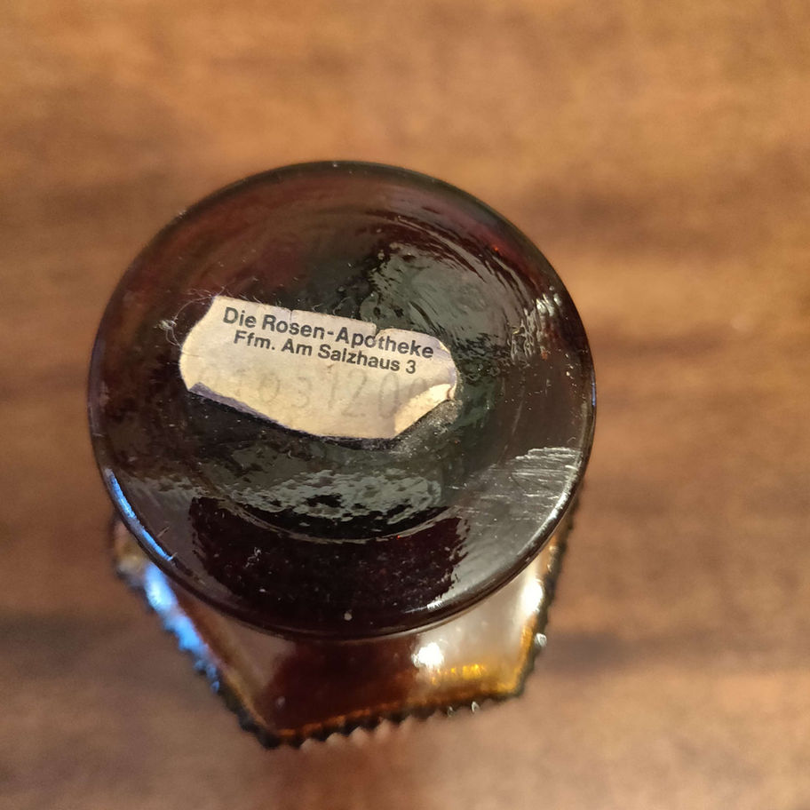 Antique small apothecary poison bottle die rosen -apotheke ffm.salzhaus 3